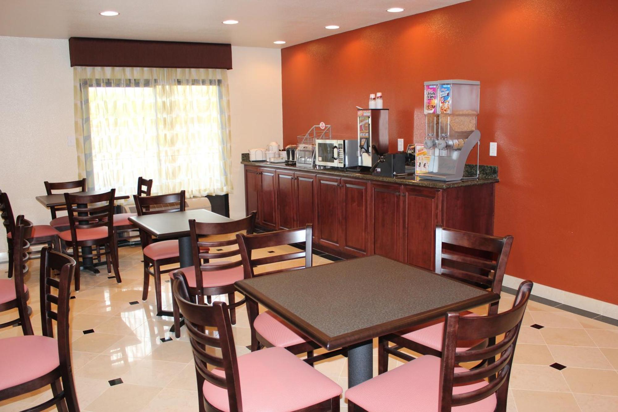 ซูเปอร์ 8 บาย วินด์แฮม วัลเลโฮ/นาปา แวลเลย์ Hotel บาเยโค ร้านอาหาร รูปภาพ